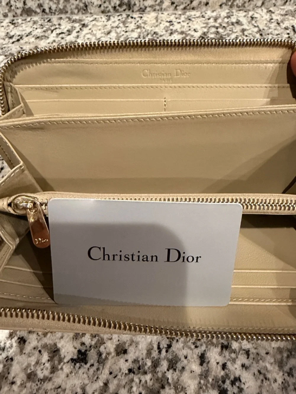 🔥AMAZING! AUTHENTIC Christian Dior Zip Wallet Cannage Quilted Leather Pattern🔥